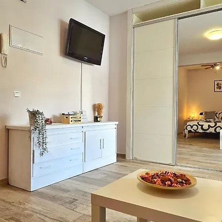 Acogedor Estudio En El Centro De *